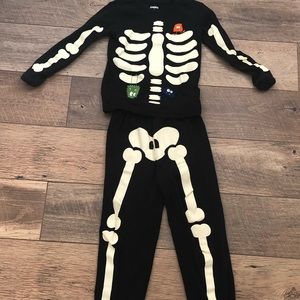 Boys Gymboree skeleton pajamas size 7